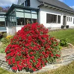 빌라 La Colline Aux Hirondelles 라로셰안알데네