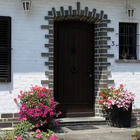 La Colline Aux Hirondelles *