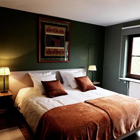 La Colline Aux Hirondelles