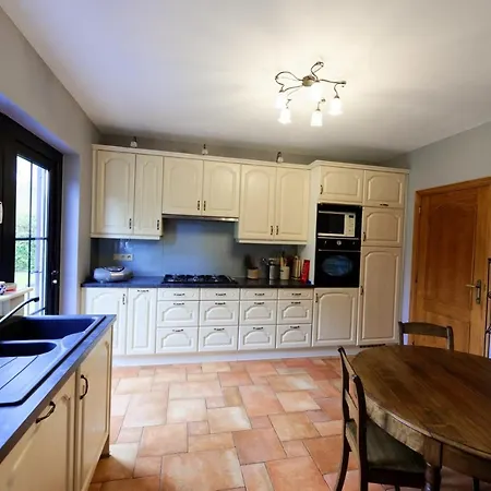 La Colline Aux Hirondelles *