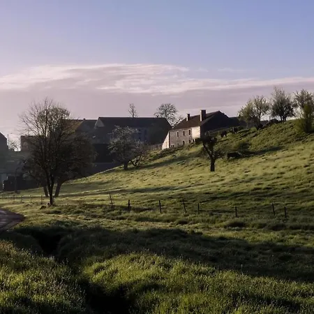 La Colline Aux Hirondelles *